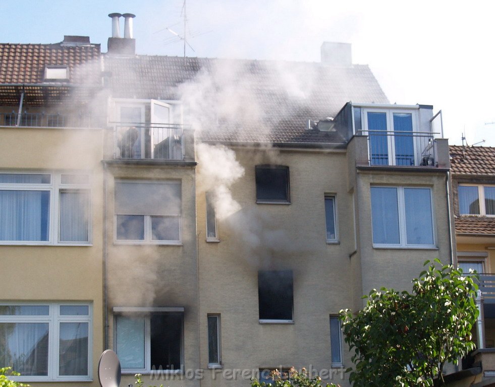 Brand Wohnung mit Menschenrettung Koeln Vingst Ostheimerstr  P032.JPG